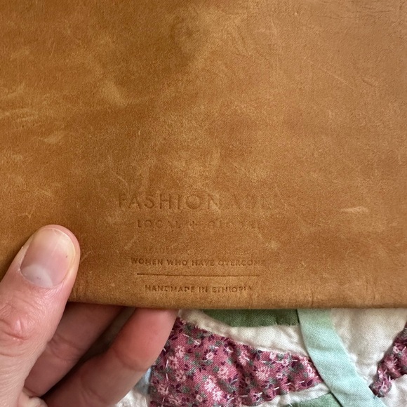 Gorgeous Fashionable leather clutch - Picture 2 of 6